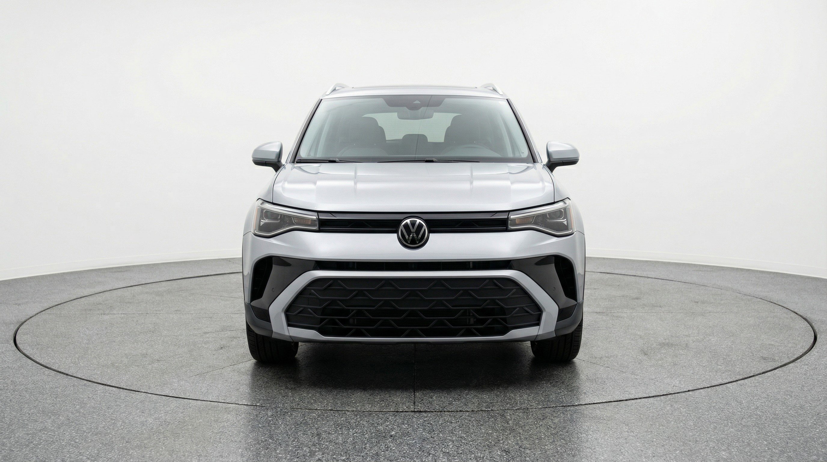 Used 2025 Volkswagen Taos SE image 2