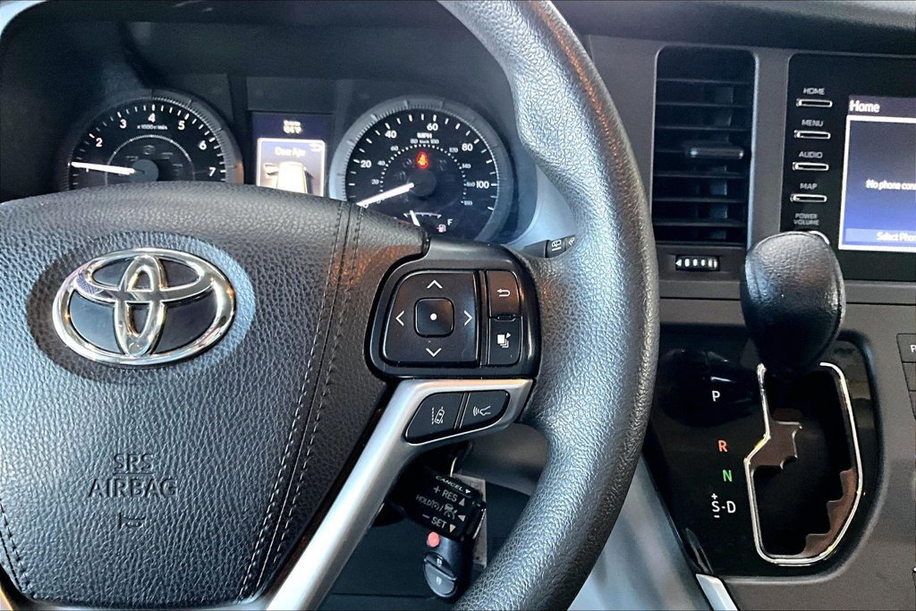 Used 2020 Toyota Sienna L FWD image 11