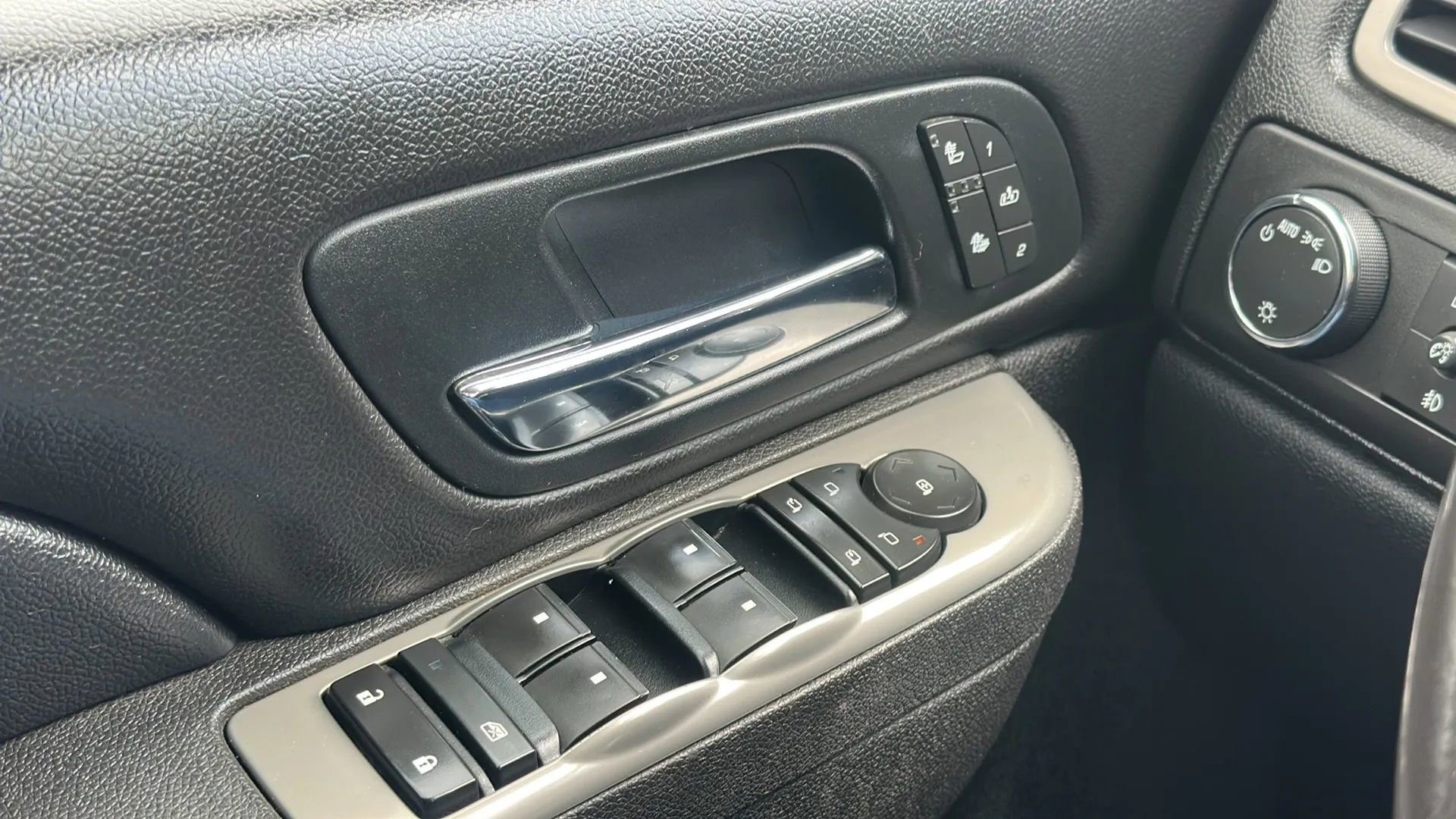 Used 2011 Chevrolet Avalanche LT w/ Luxury Package image 18