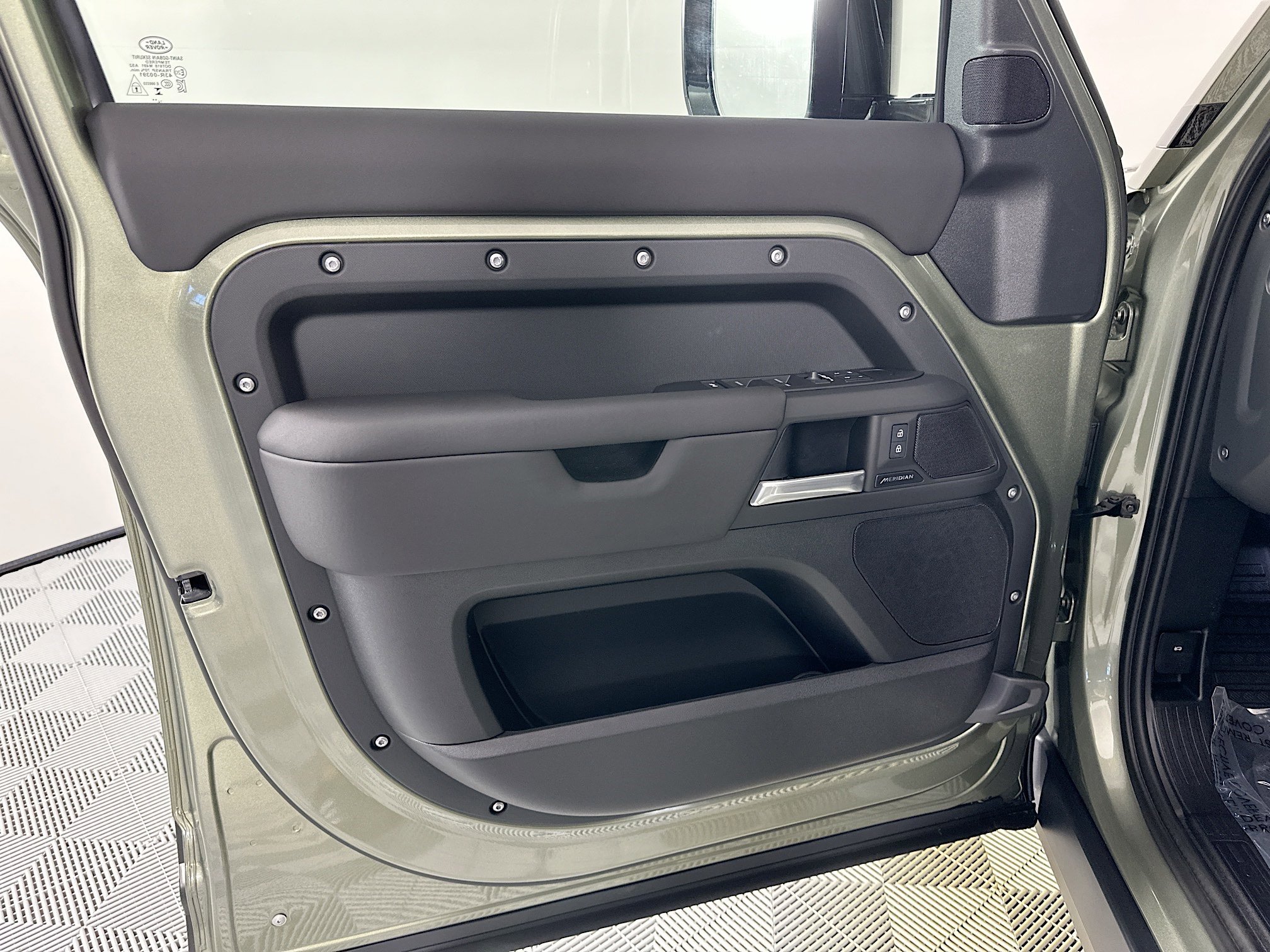 Used 2025 Land Rover Defender 110 S image 14