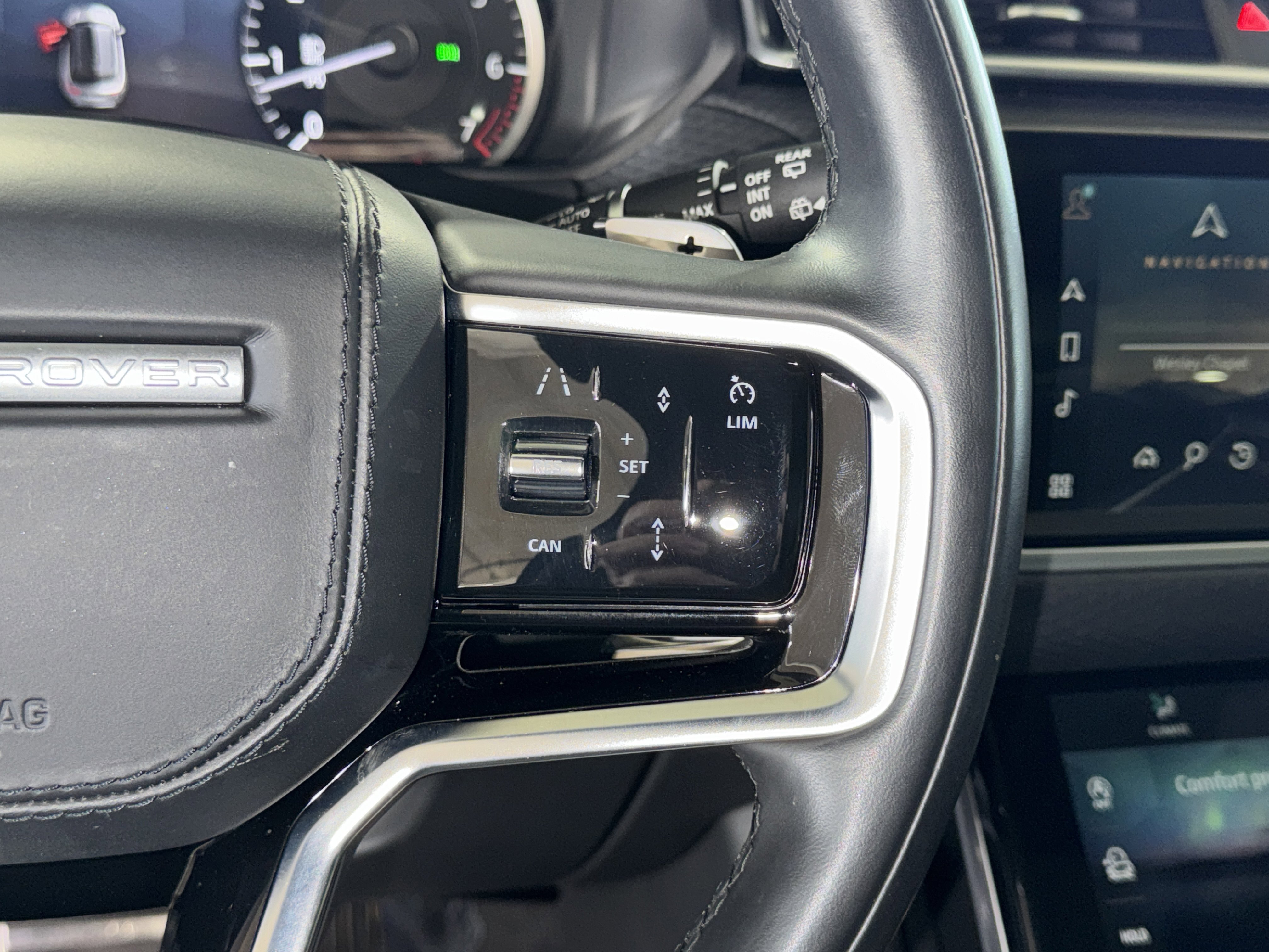 Used 2023 Land Rover Range Rover Velar R-Dynamic S image 21