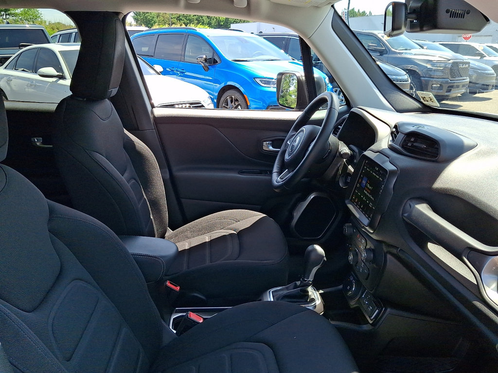 Certified 2022 Jeep Renegade Latitude w/ Convenience Group AWD/4WD image 12