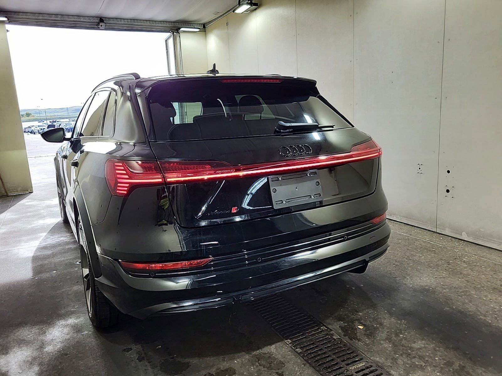Used 2022 Audi e-tron S Premium Plus w/ 21" Black Optic Package image 4