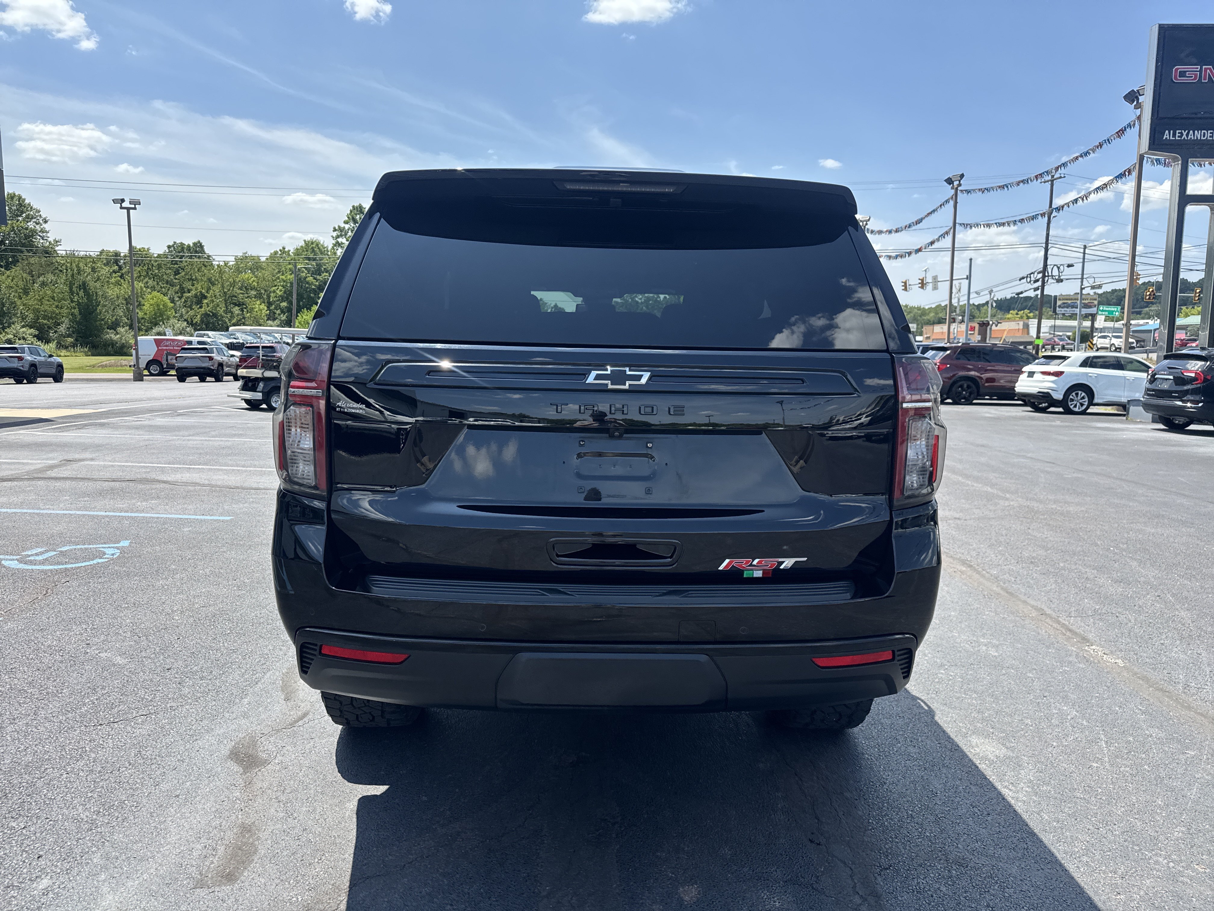 Used 2023 Chevrolet Tahoe RST w/ Luxury Package AWD/4WD image 4