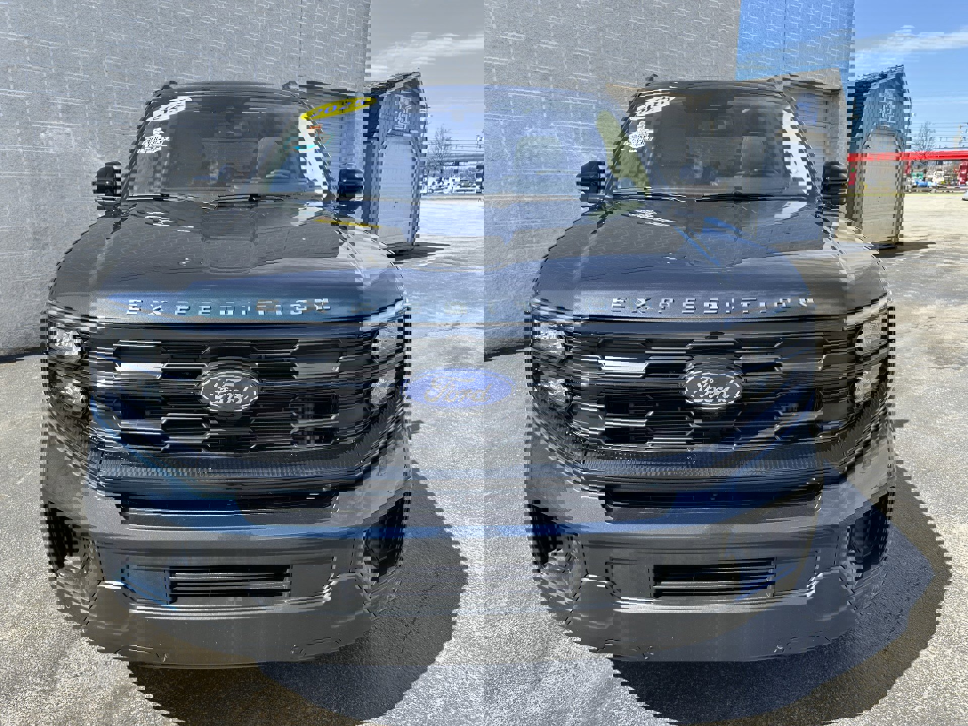 Used 2025 Ford Expedition Active RWD image 3