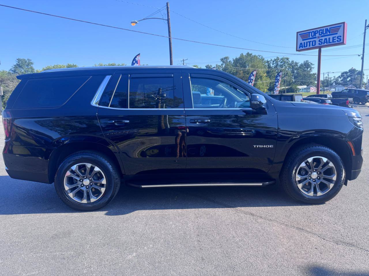 Used 2025 Chevrolet Tahoe LT w/ Comfort Package AWD/4WD image 2