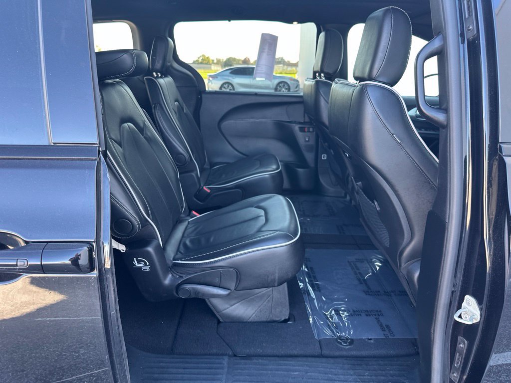 Used 2025 Chrysler Pacifica Limited FWD image 27