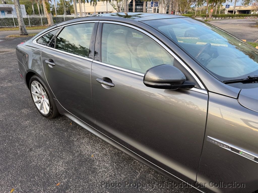 Used 2017 Jaguar XJ R-Sport image 29