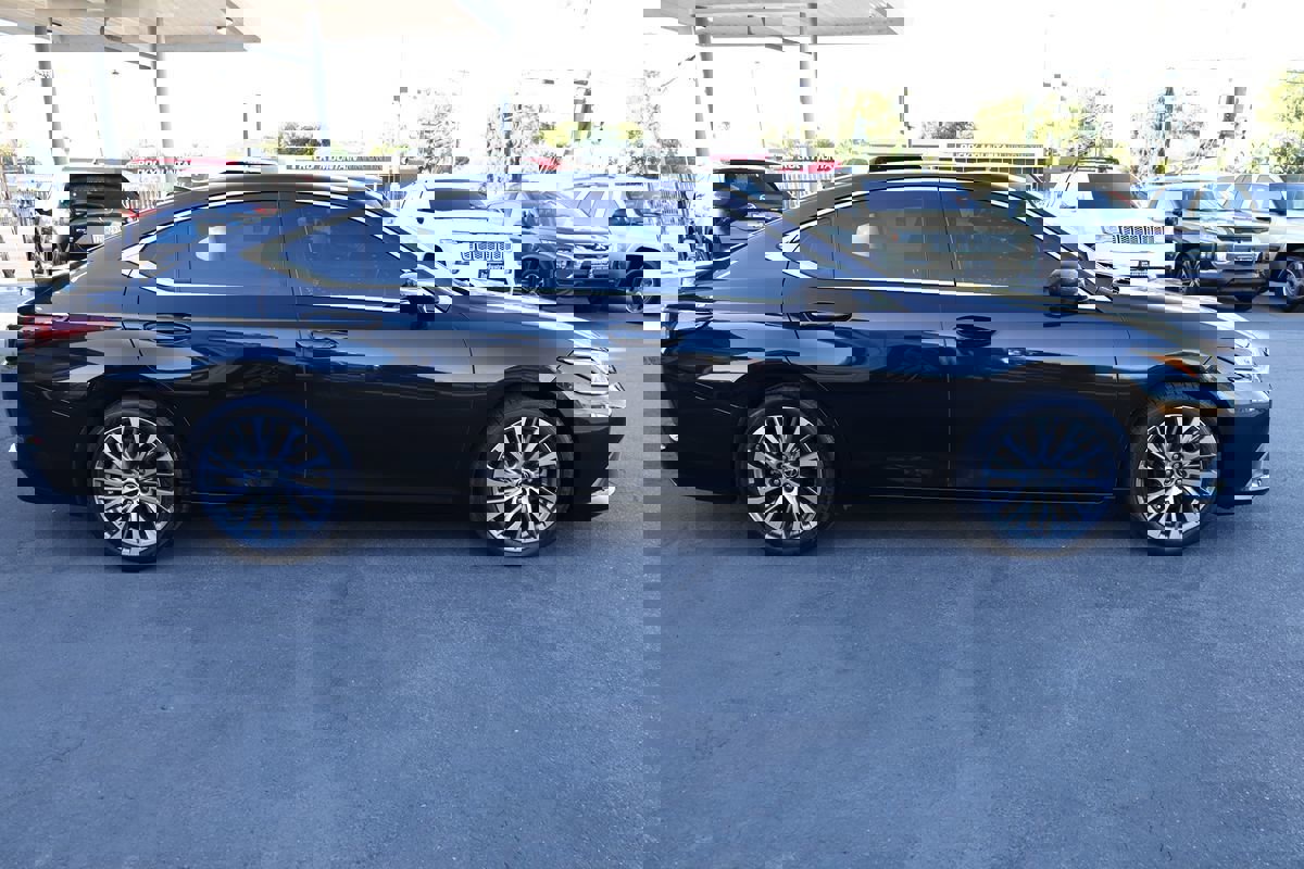 Used 2019 Lexus ES 350 w/ Luxury Package image 8