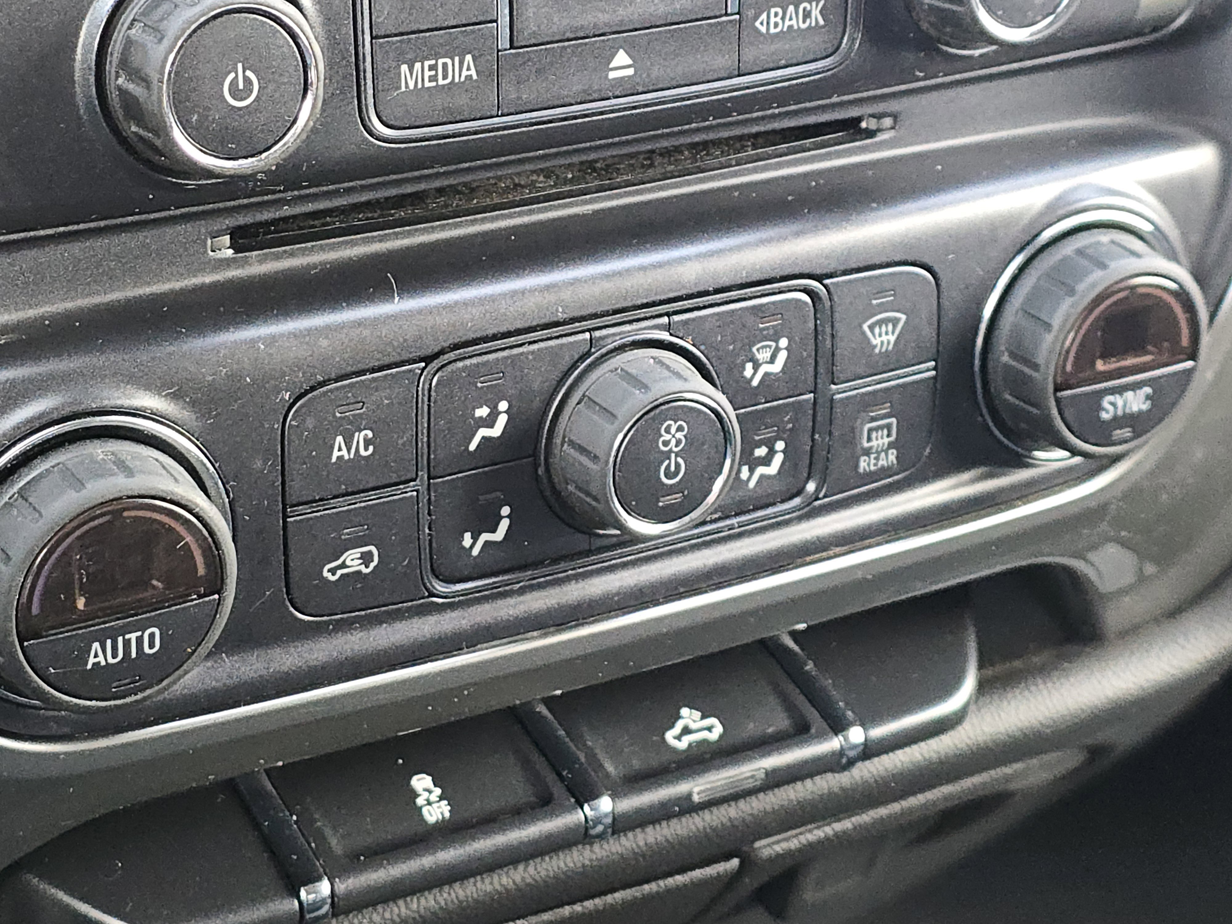 Used 2018 Chevrolet Silverado 1500 LT w/ All Star Edition image 32