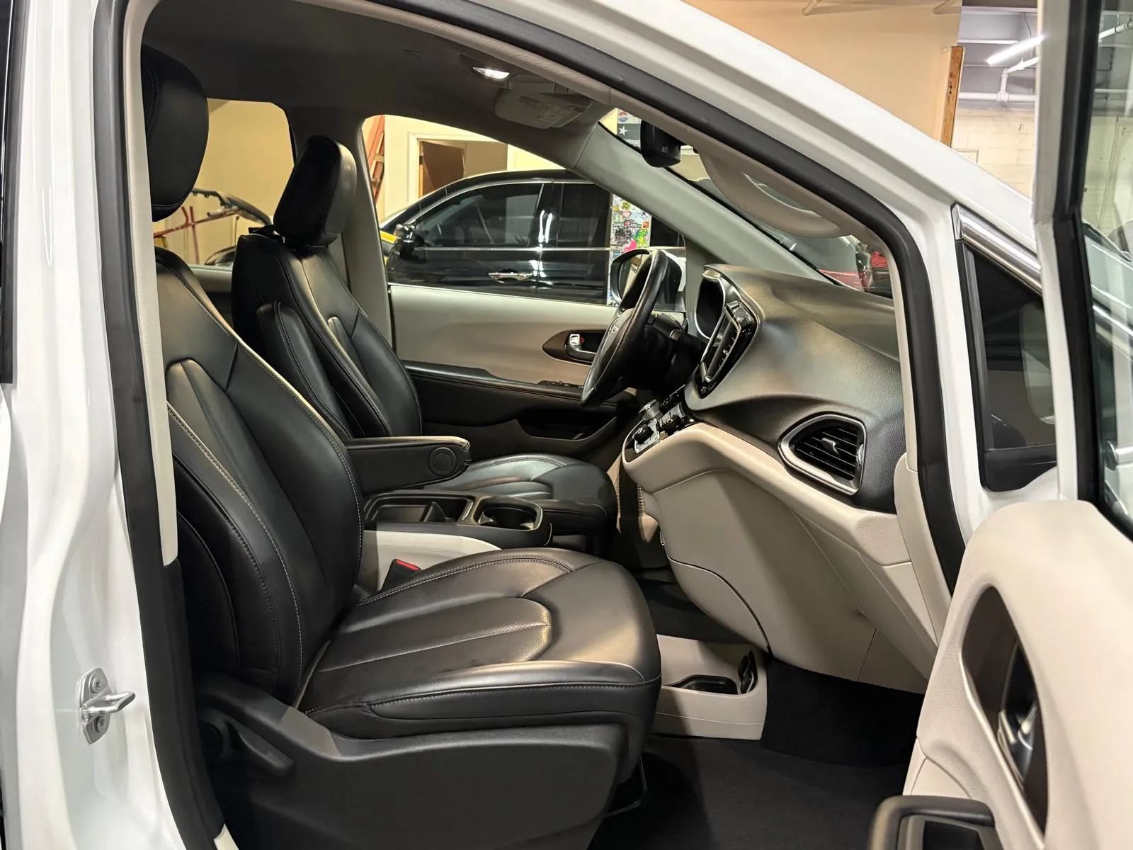 Used 2021 Chrysler Voyager Lxi FWD image 19