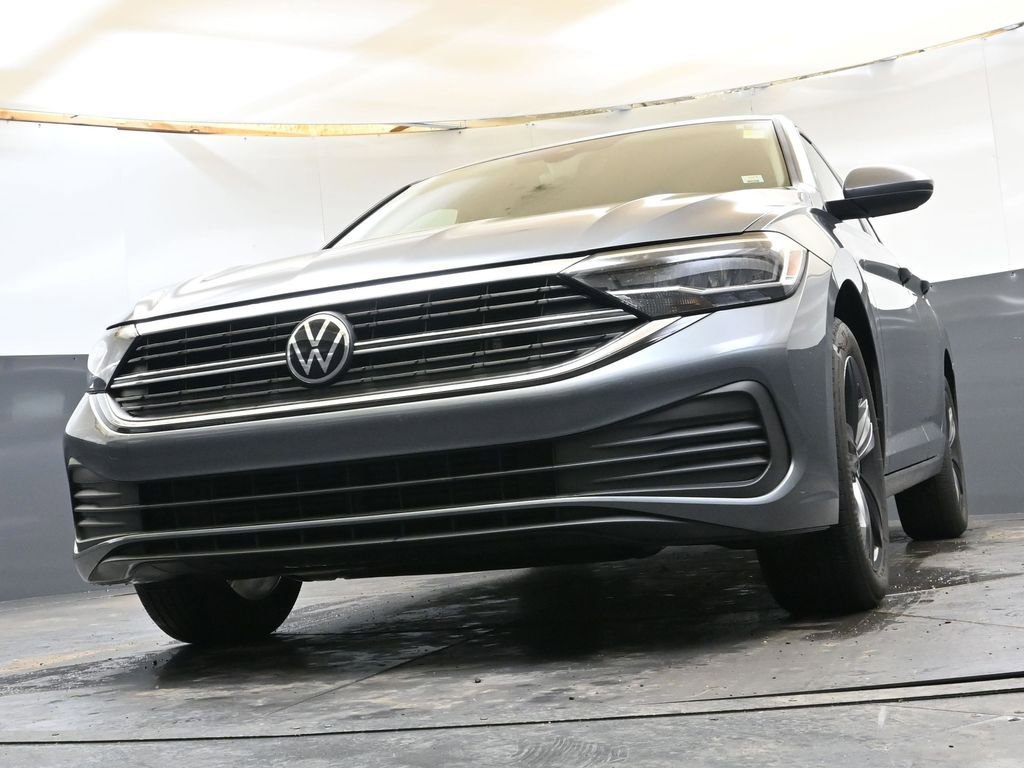 Used 2023 Volkswagen Jetta SE w/ Black Wheel Package image 37