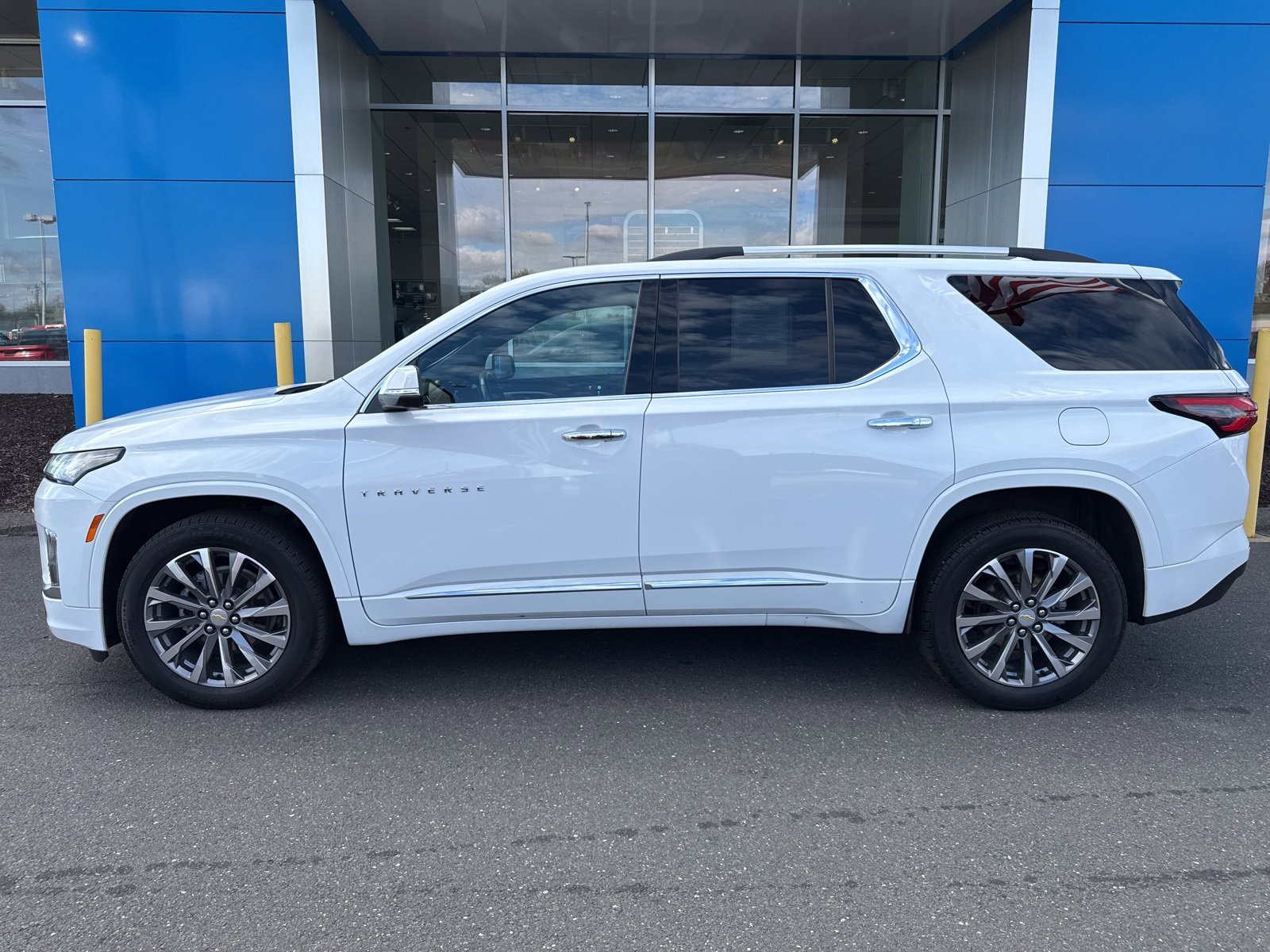 Used 2022 Chevrolet Traverse Premier image 9