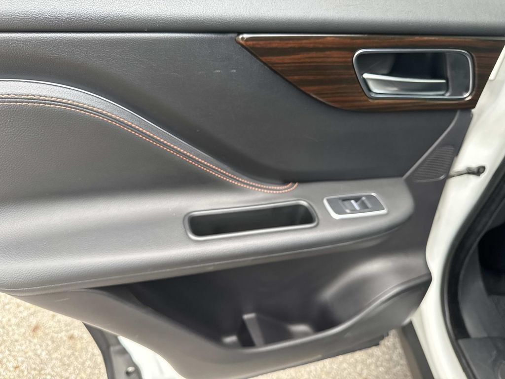 Certified 2020 Jaguar F-PACE Prestige AWD/4WD image 12