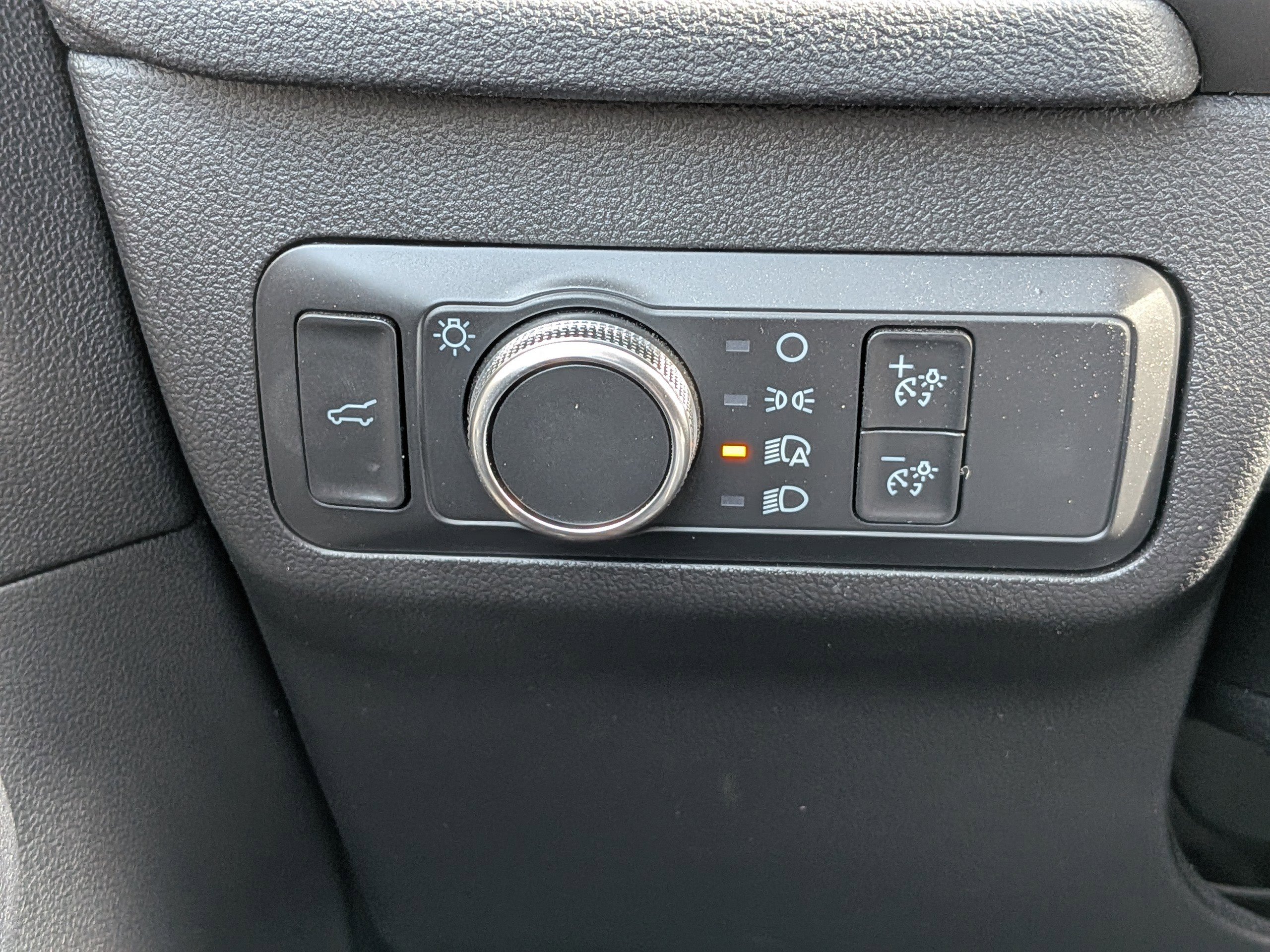 Used 2021 Ford Escape SE w/ SE Sport Appearance Package image 23