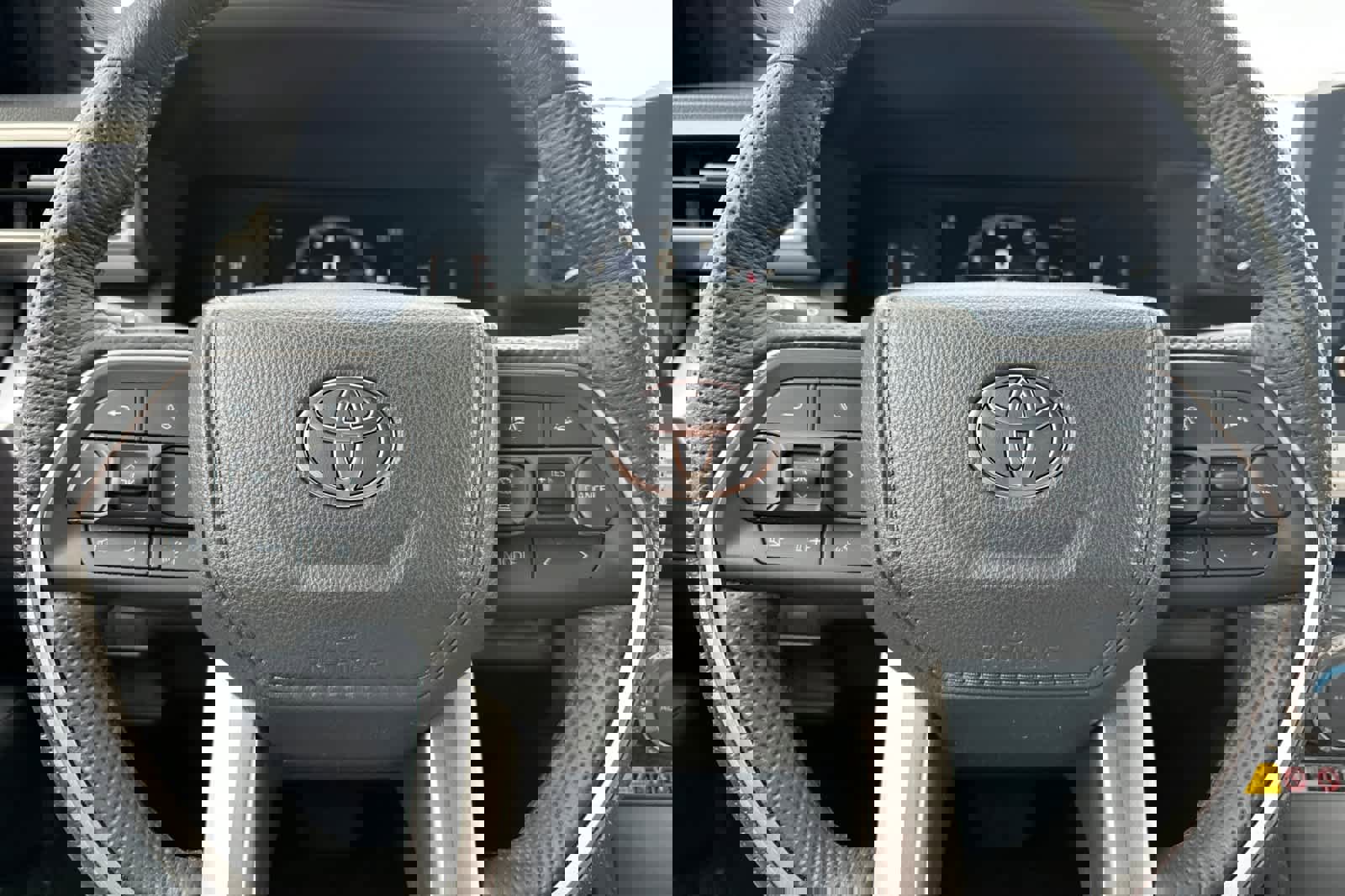 Used 2025 Toyota Tacoma SR5 w/ SR5 Upgrade Package image 21