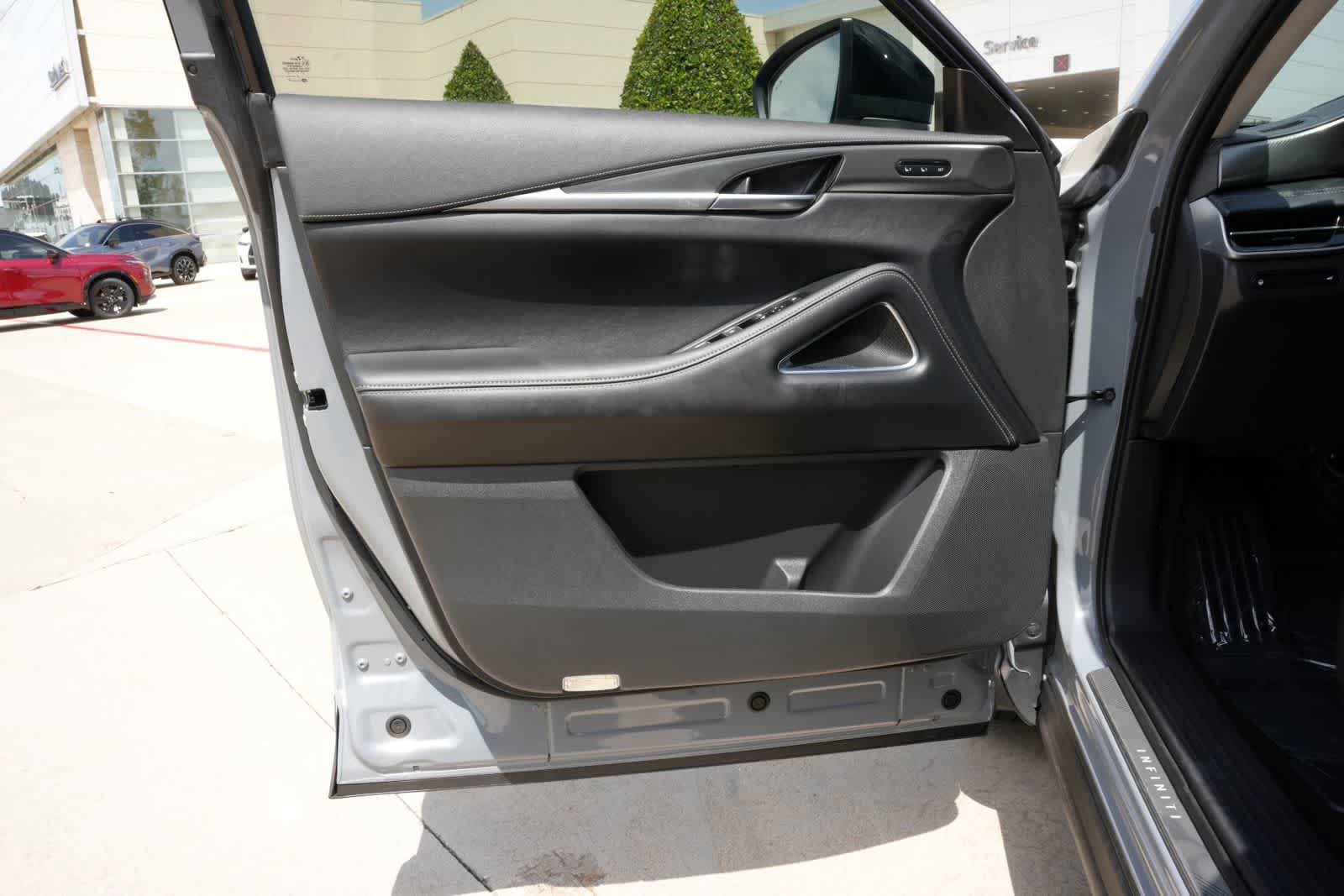 Used 2026 INFINITI QX60 Luxe w/ Family Package FWD image 18
