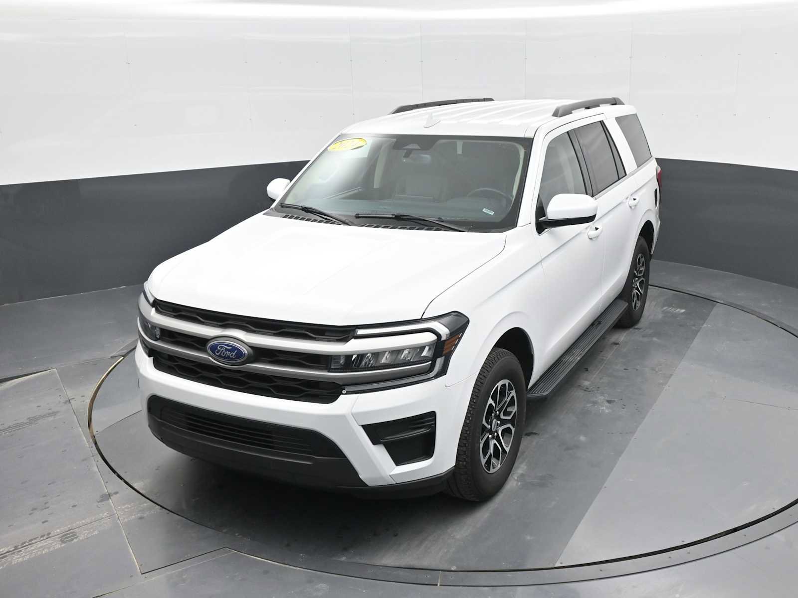 Used 2024 Ford Expedition XLT image 23