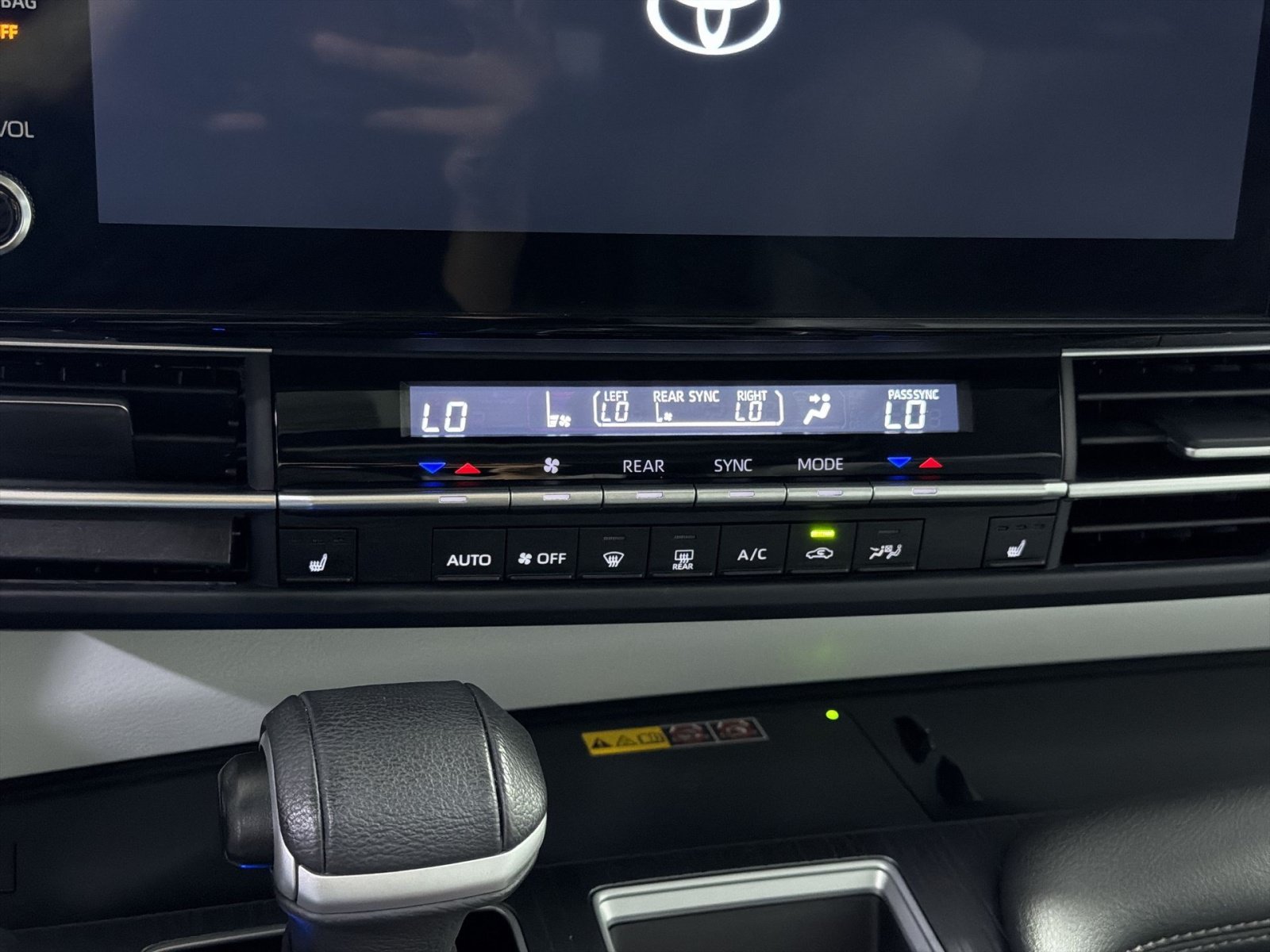 Used 2025 Toyota Sienna XLE w/ XLE Plus Package FWD image 16