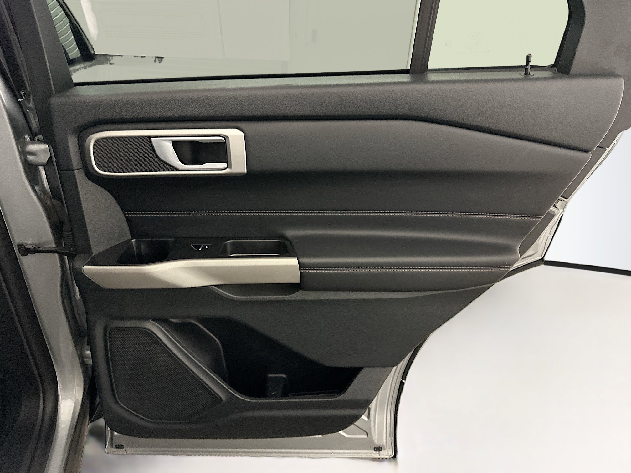 Used 2023 Ford Explorer XLT w/ Equipment Group 202A image 32