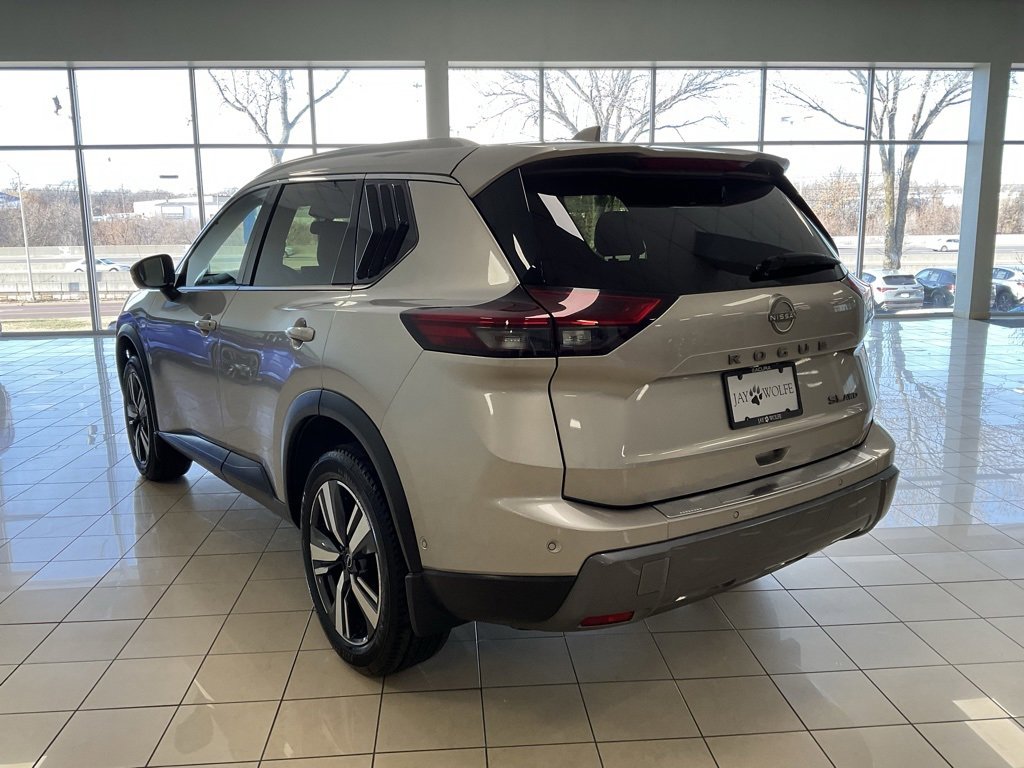 Used 2024 Nissan Rogue SL image 6