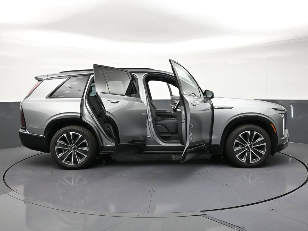 Used 2026 Cadillac Vistiq Luxury w/ LPO, Floor Liner Package AWD/4WD image 33