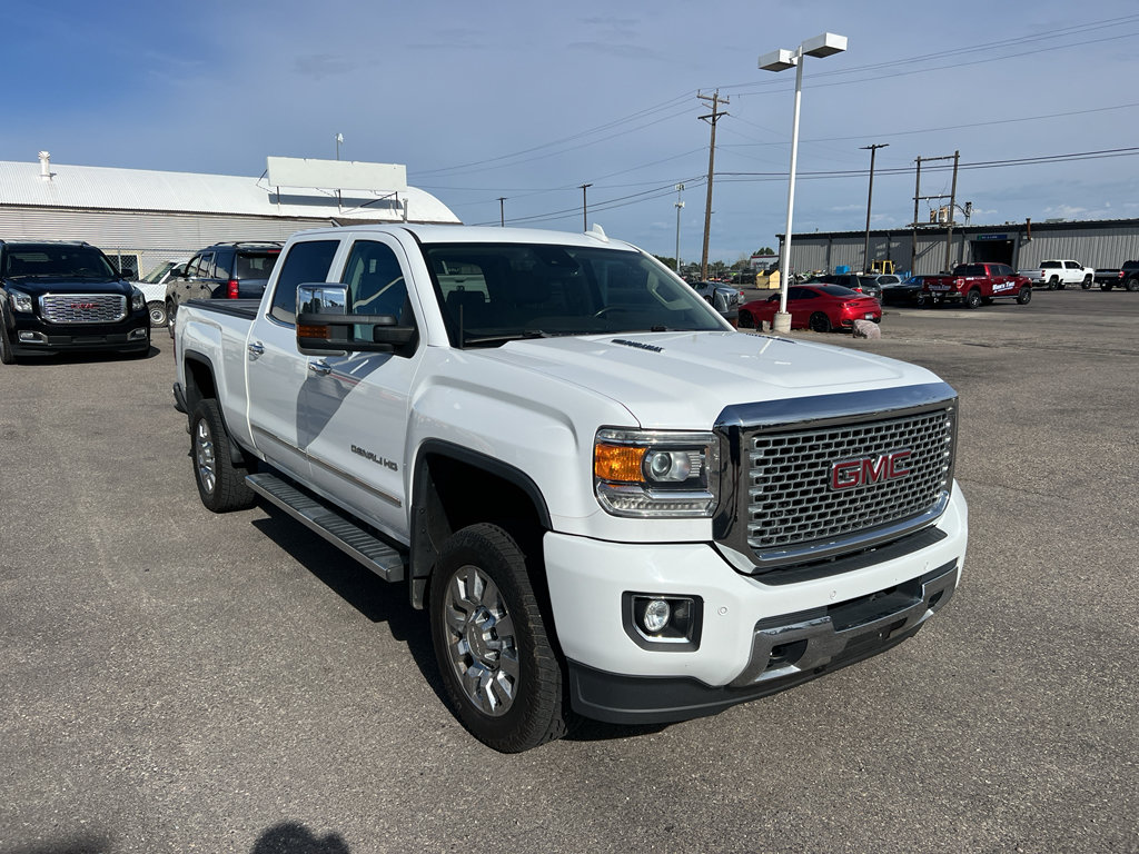 Used 2016 GMC Sierra 2500 Denali w/ Duramax Plus Package AWD/4WD image 7