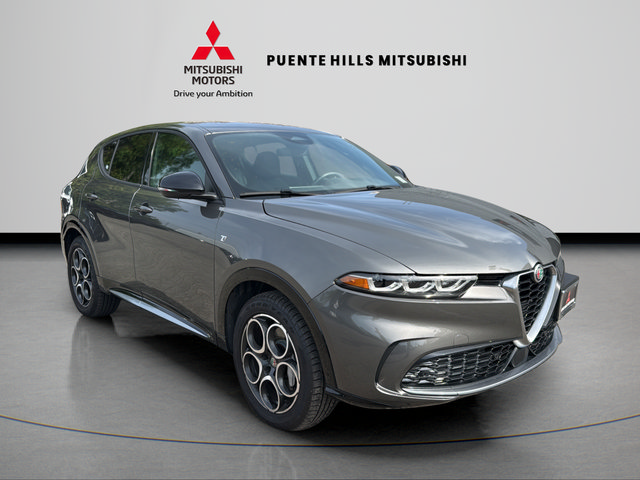 Used 2024 Alfa Romeo Tonale Ti w/ Premium Interior Package AWD/4WD image 3