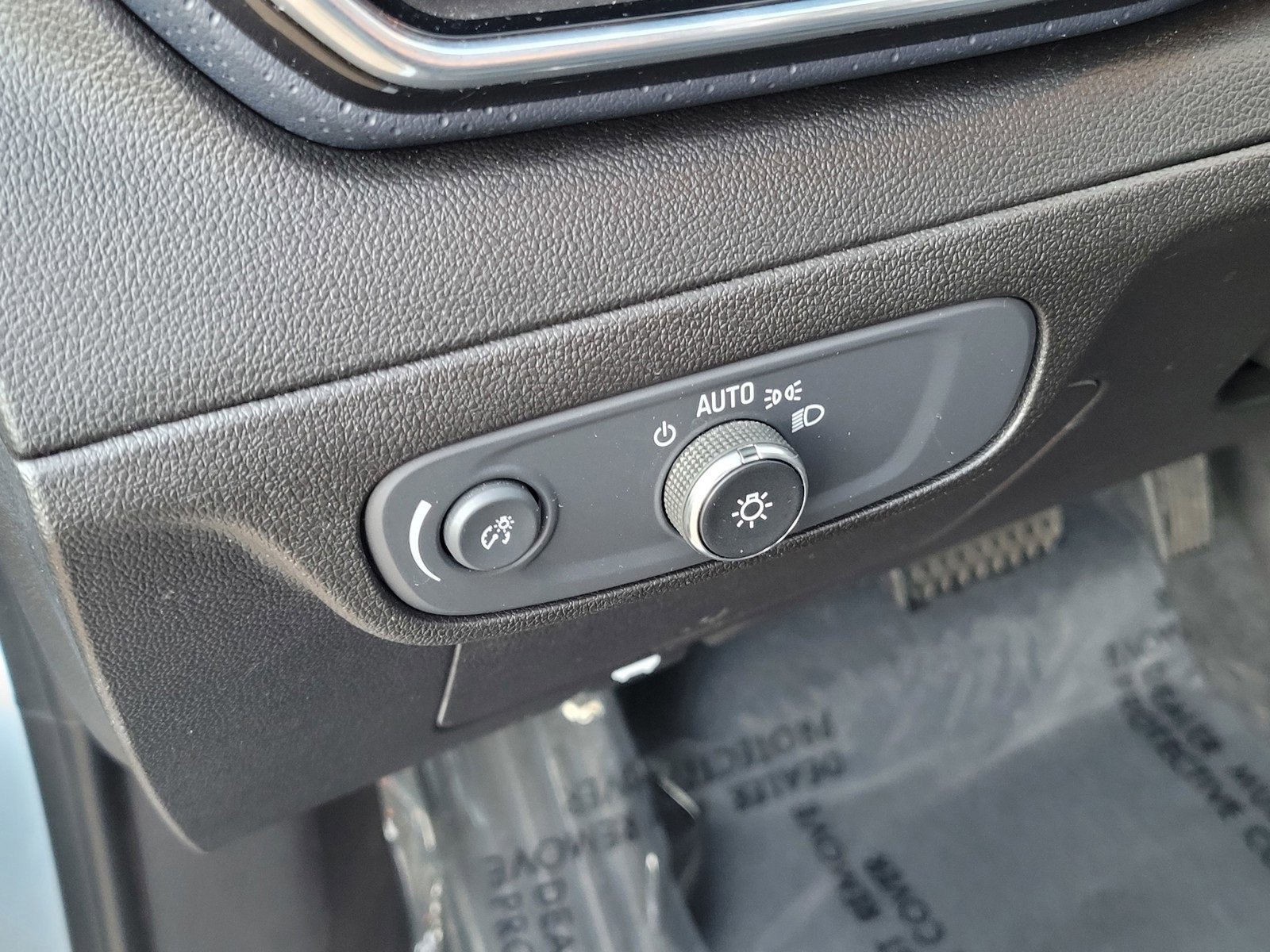 Used 2022 Chevrolet Bolt EUV Premier w/ Sun & Sound Package image 19