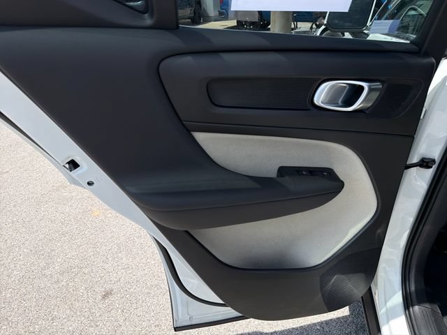 Used 2023 Volvo XC40 B5 Plus w/ Protection Package Premier AWD/4WD image 32