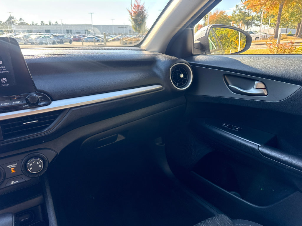 Used 2020 Kia Forte LXS FWD image 17