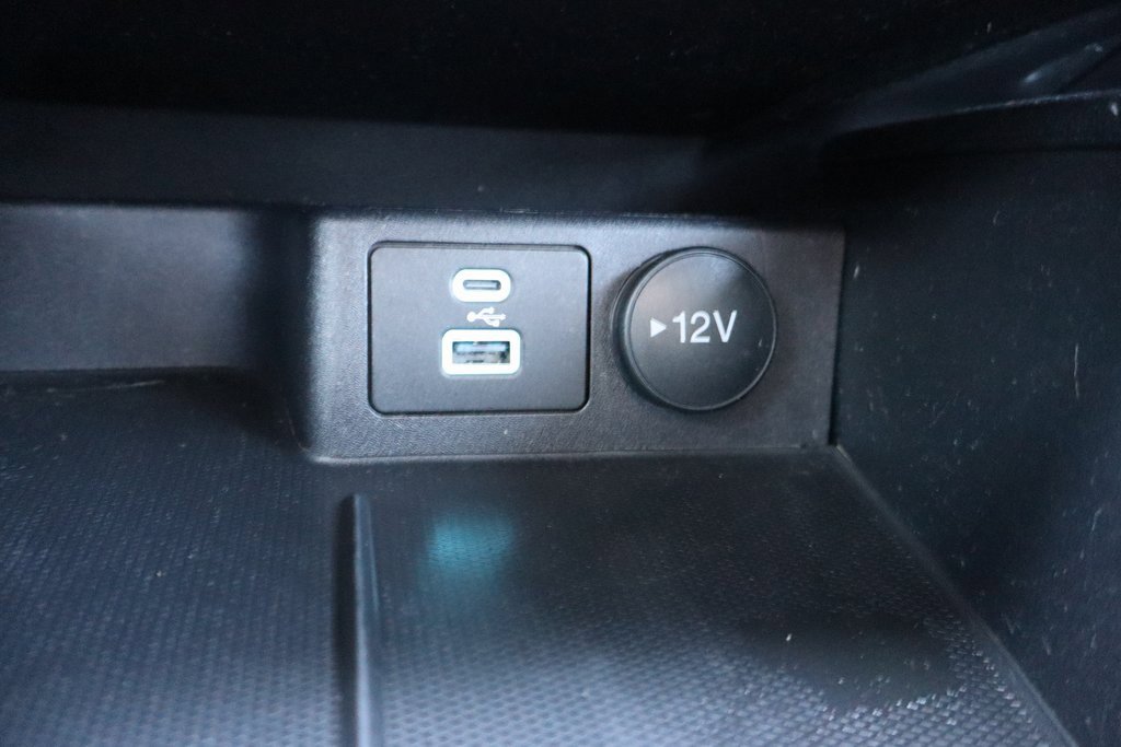 Used 2022 Ford Escape SE w/ SE Sport Appearance Package image 16