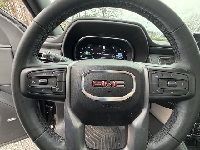 Used 2024 GMC Yukon XL SLT w/ SLT Luxury Package image 11