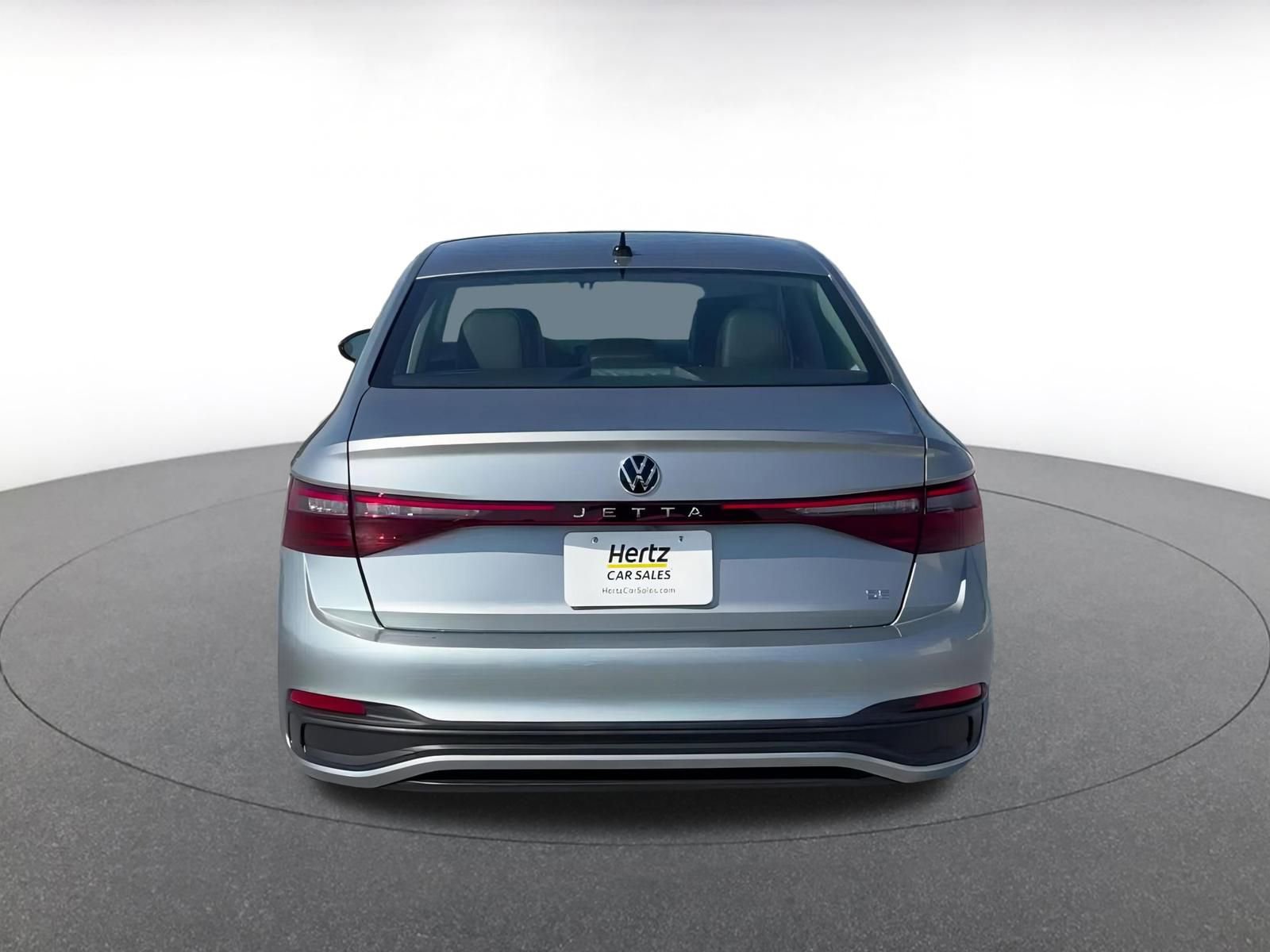 Used 2025 Volkswagen Jetta SE image 12