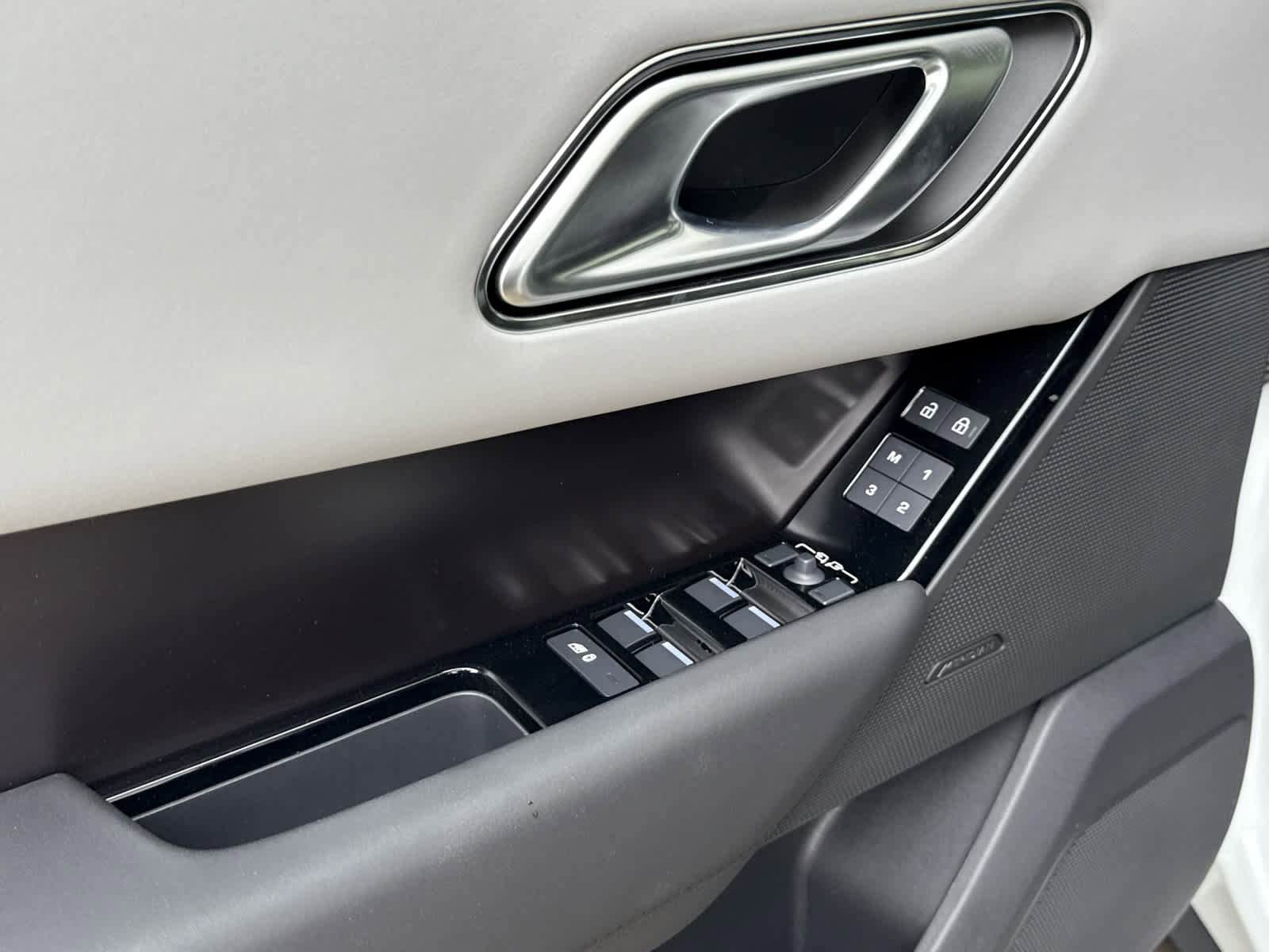 New 2026 Land Rover Range Rover Velar Dynamic SE image 15