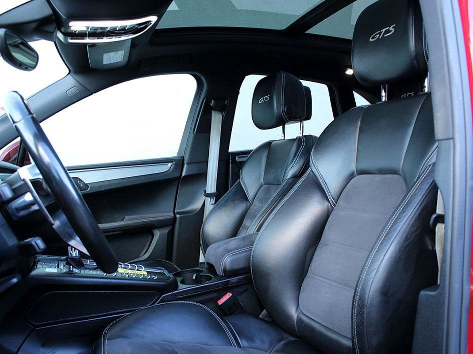 Used 2017 Porsche Macan GTS image 12