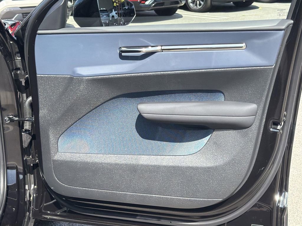 Used 2025 Volvo EX30 Plus w/ Protection Package Premier image 29