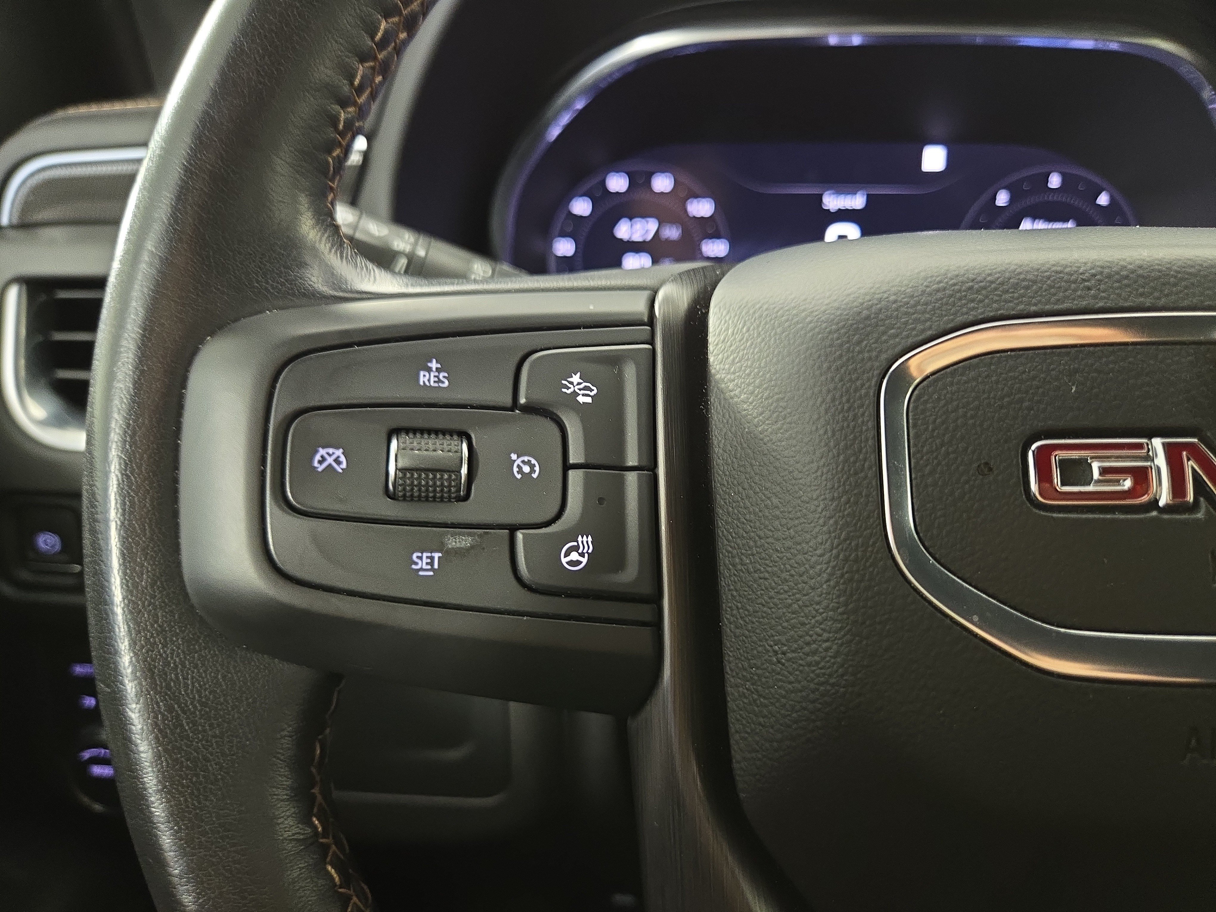 Used 2022 GMC Yukon XL AT4 AWD/4WD image 16