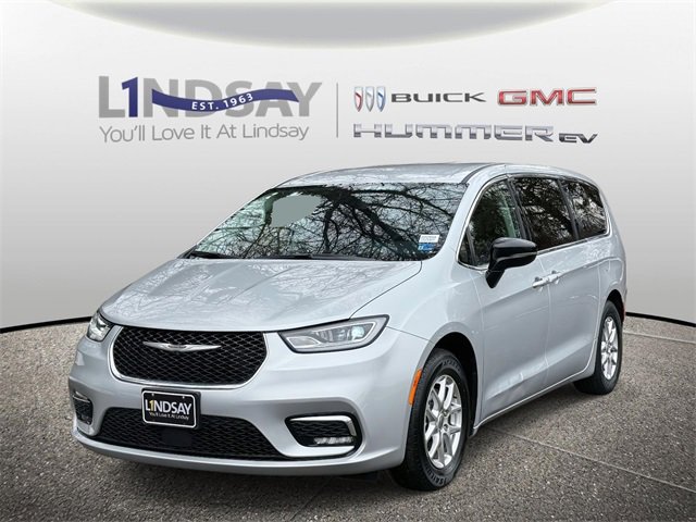 Used 2024 Chrysler Pacifica Touring-L image 5