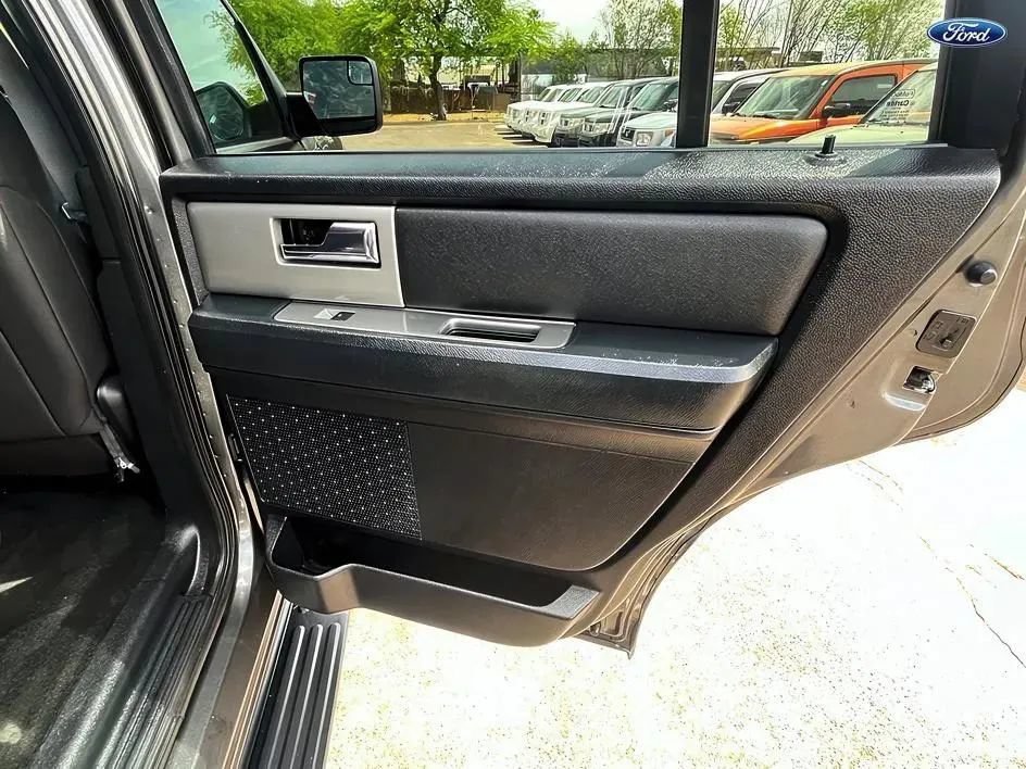 Used 2017 Ford Expedition XLT AWD/4WD image 19