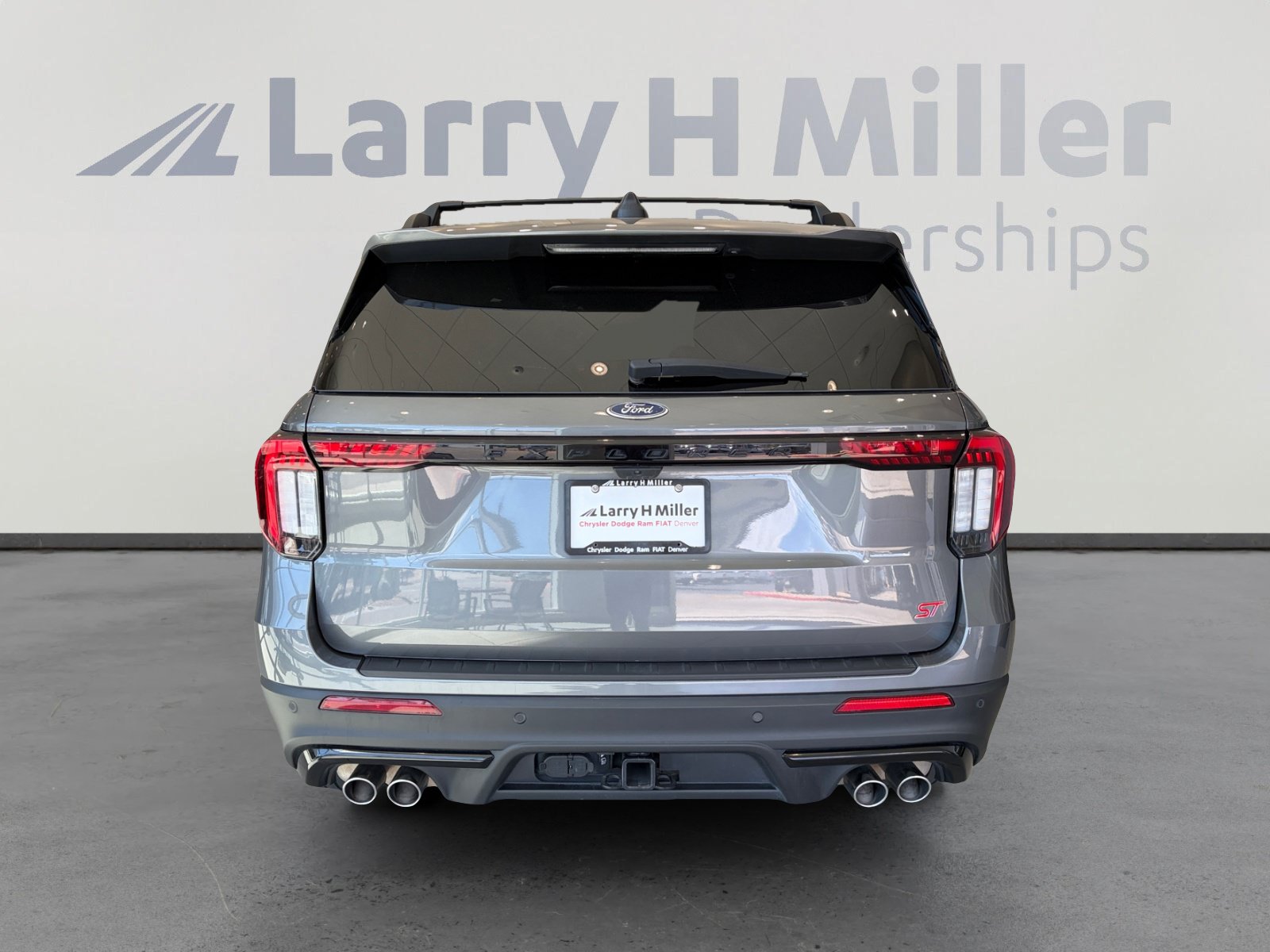 Used 2025 Ford Explorer ST AWD/4WD image 4