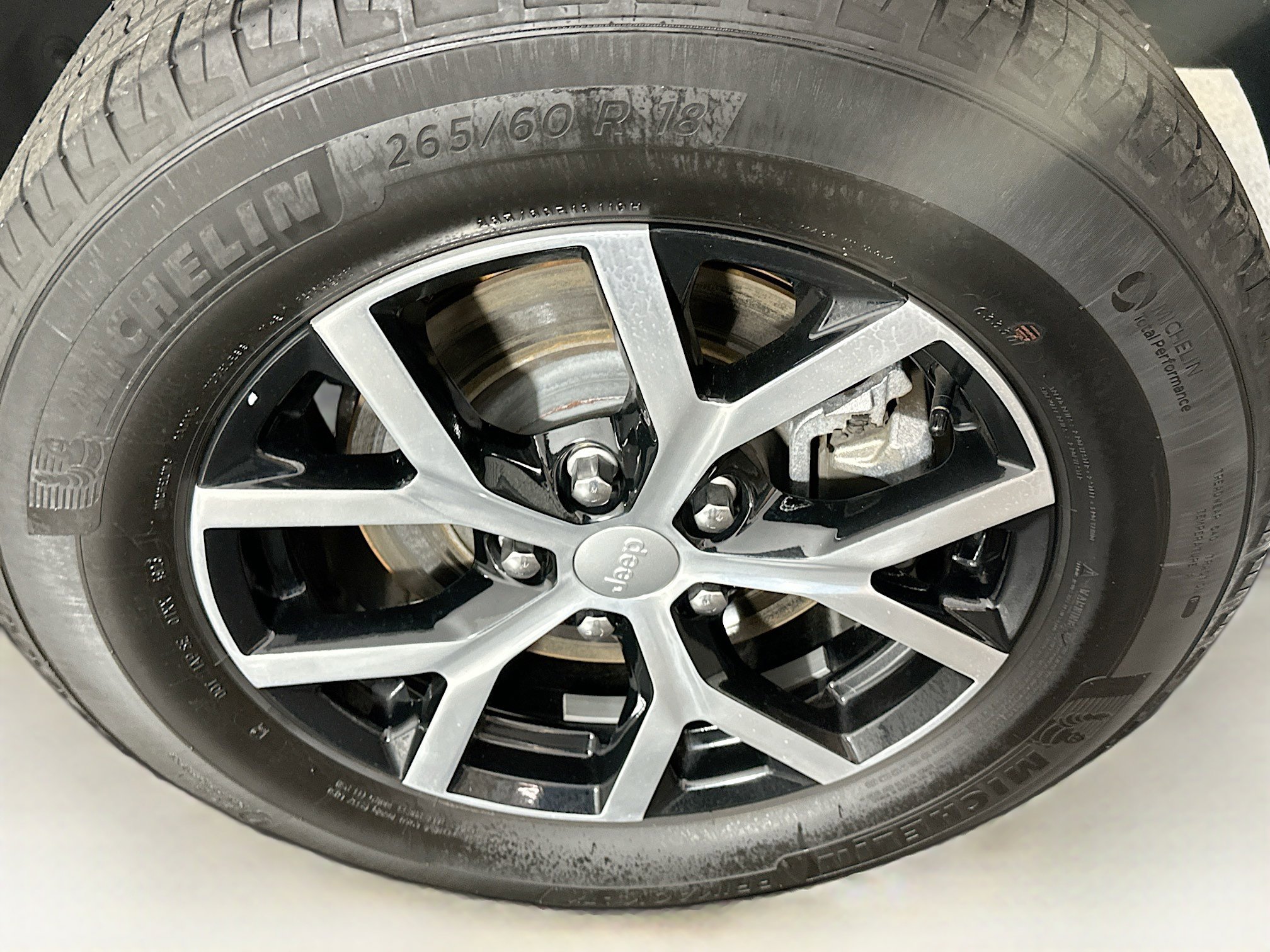 Used 2024 Jeep Grand Cherokee L Limited w/ Luxury Tech Group II image 11