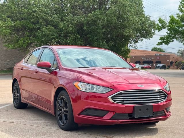 Used 2018 Ford Fusion SE w/ Fusion SE Technology Package image 2