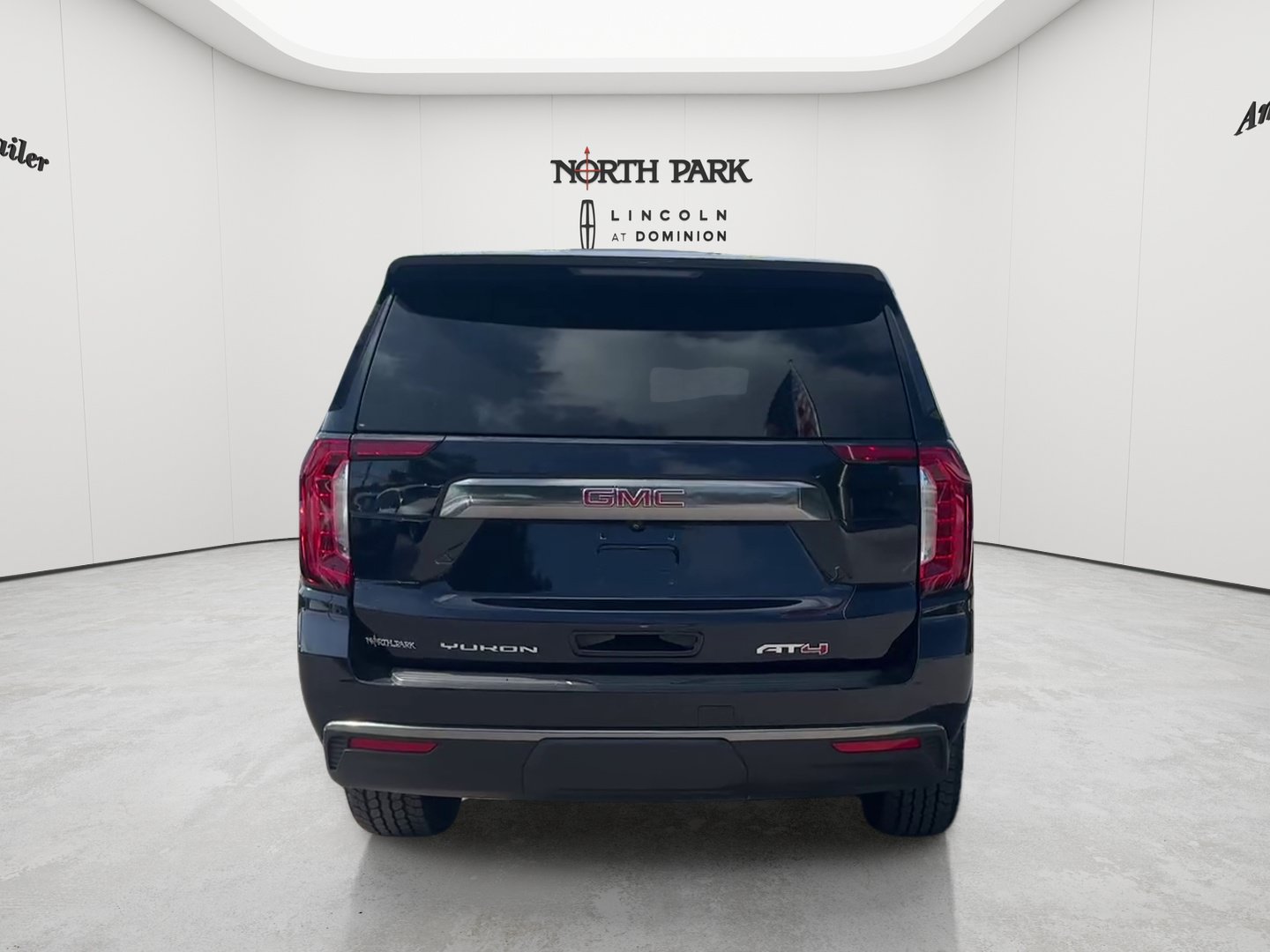 Used 2024 GMC Yukon AT4 w/ Technology Package AWD/4WD image 4