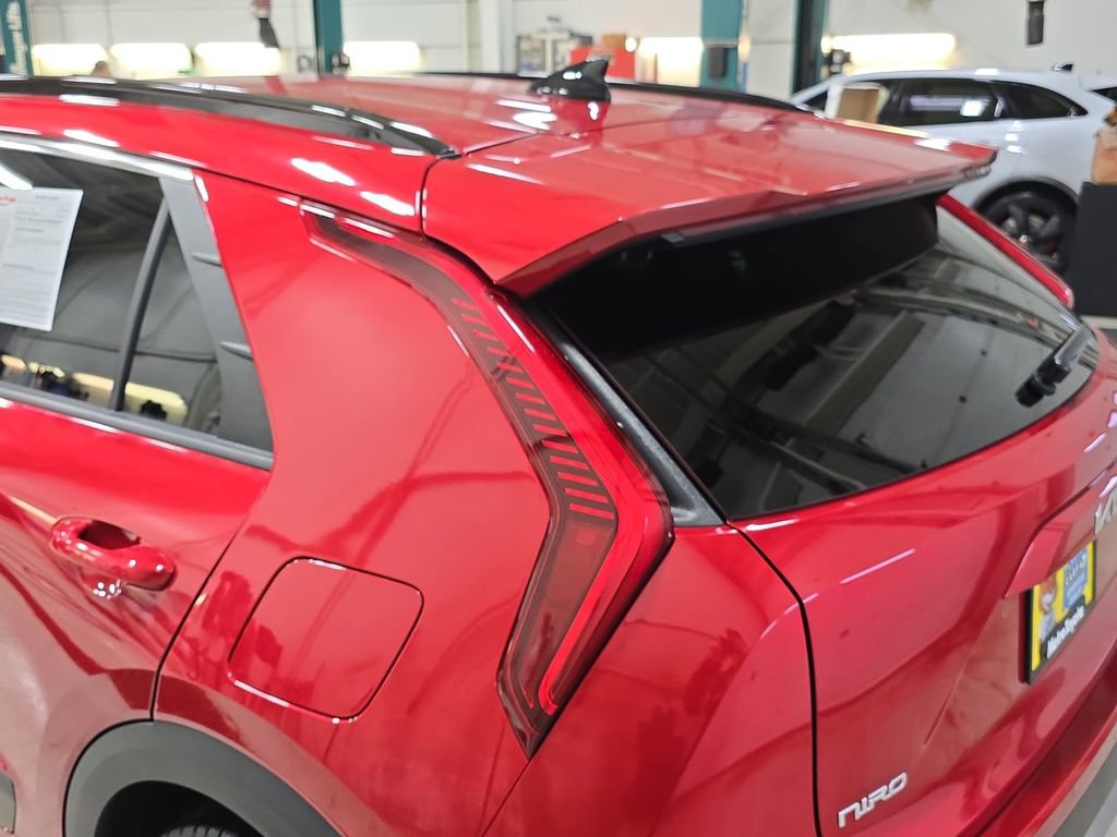 Used 2024 Kia Niro LX image 34