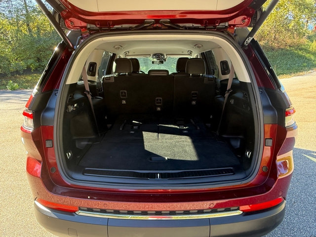 Used 2023 Jeep Grand Cherokee L Limited w/ Luxury Tech Group II image 19