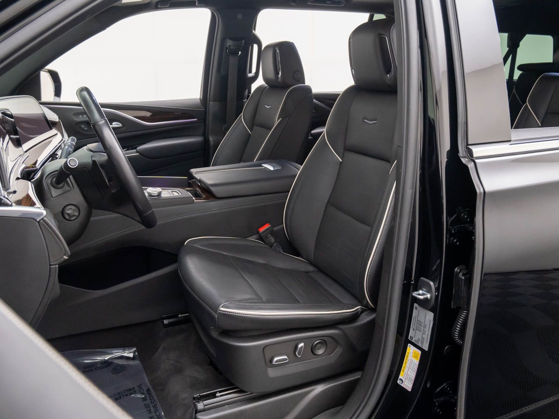 Certified 2023 Cadillac Escalade ESV Premium Luxury image 18