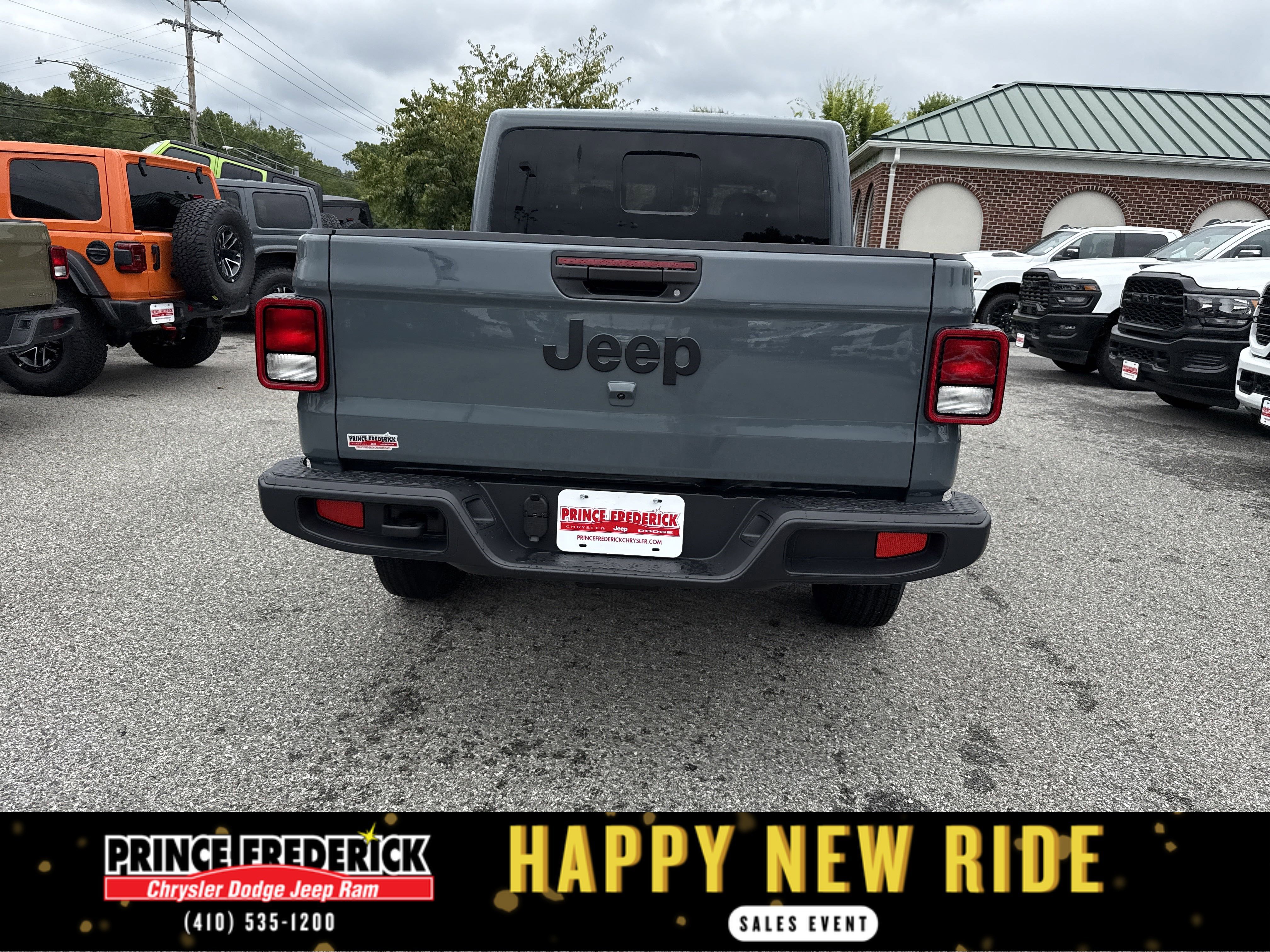 New 2025 Jeep Gladiator Sport image 4