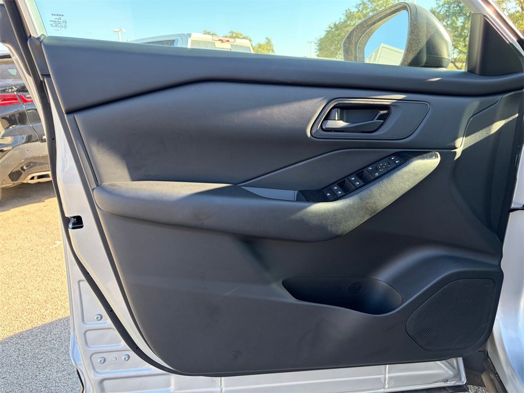 Certified 2025 Nissan Rogue S image 18