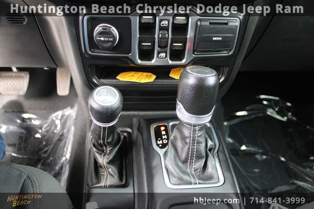 Used 2023 Jeep Wrangler Sahara image 13